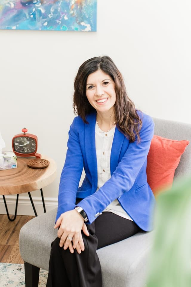 Mastora Roshan — Psychotherapist
